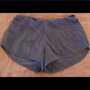 Lululemon Speed up low-rise short 2.5 size 2